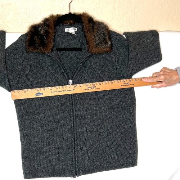 Deane & White size S cardigan lambswool gray detachable faux fur collar - Picture 3 of 8